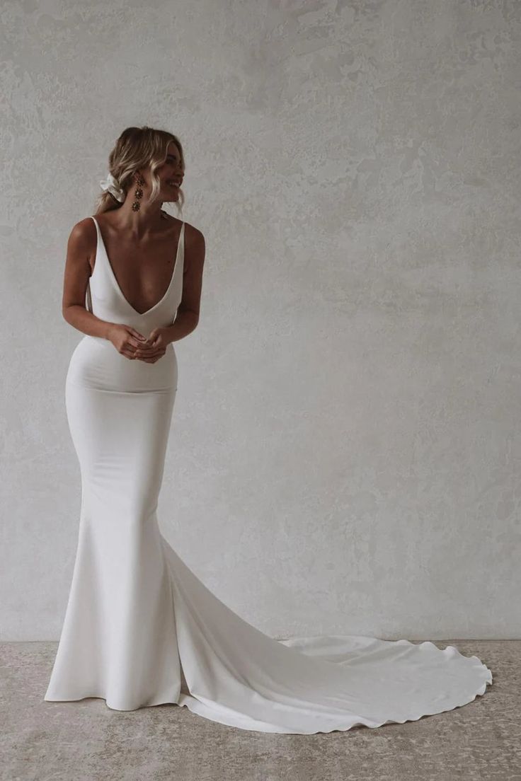 Mermaid Beach Wedding Dress Sexy Deep V-neck Backless Bride Gown     fg6924