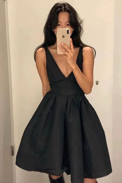 V Neck Black Backless Satin Short Prom Dresses, Open Back V Neck Short Black Formal Evening Homecoming Graduation Dresses      fg6031